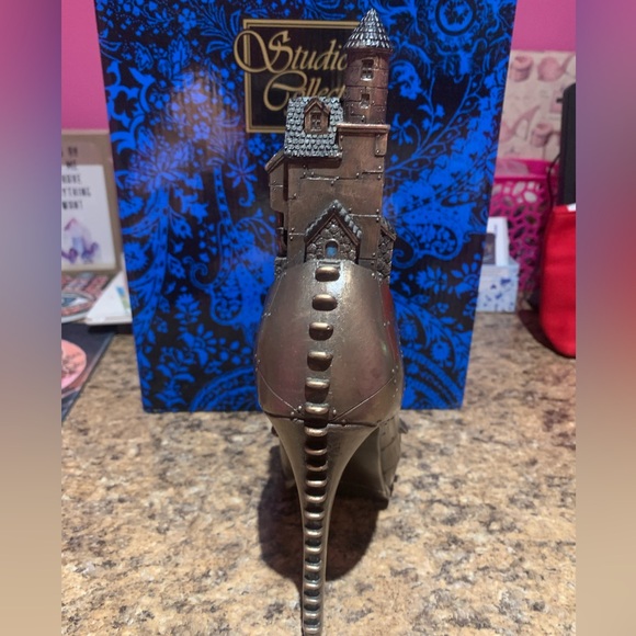 Veronese Design Steampunk Stiletto Hill Ironopolis Cold Cast Bronze 10 Inch Tall - Picture 7 of 11